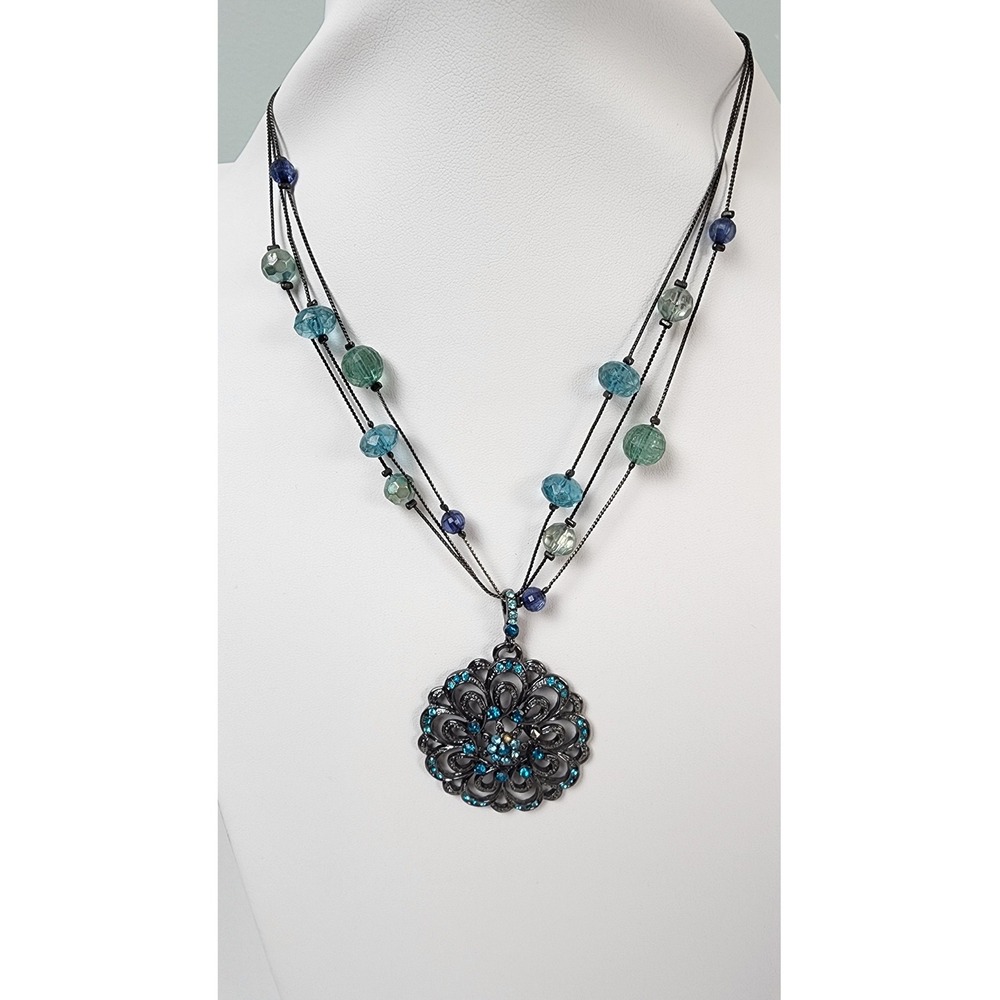 Women's Beaded Choker Necklace with Ornate Flower Pendant‎ Costume Jewelry